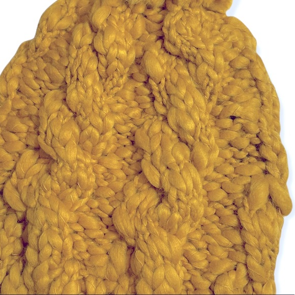 Luxurious Hand-Knitted Cable Knit Beanie With Pom Pom Detail - Picture 6 of 6